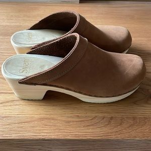 Sven tan clogs Size 39